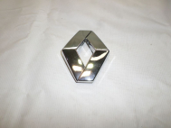 Эмблема решетки радиатора 8200115114 628909891R большая Рено Логан, Сандеро с 2010 года, - Renault