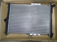 Радиатор охлаждения Шевроле Ланос с МКПП авто без кодиционера 96181931, 96351263 - Termal