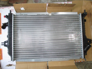 Радиатор охлаждения 1300265 13145210 Опель Астра H Opel Zafira B МКПП 1,2-2,0 литра, - Sat