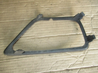 Рамка противотуманки левой 2M5119953BEW Форд Фокус 1 в передний бампер, - БУ