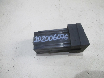 Заглушка кнопки отверстия обогрева сидений 96672928 202006076 Chevrolet Captiva C100 06-2010 - БУ