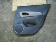 Облицовка двери Шевроле Авео Т300 задней правой 95941367, 95918729 Седан механика Черная, - БУ