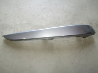 Молдинг бампера переднего правый 1400768 13121996 Опель Астра H - Серебро - потертость краски - БУ