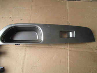 Накладка блока управления стеклоподъемником задней правой двери 82960EM31A Ниссан Тиида С11, - БУ