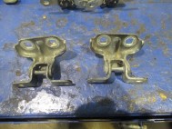 Петля двери 95493874 задней правой и передней правой верхняя Шевроле Авео Т300 Седан и Хэтчбек, - БУ