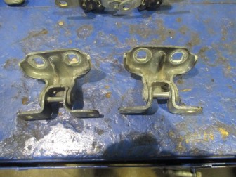 Петля двери 95493874 задней правой и передней правой верхняя Шевроле Авео Т300 Седан и Хэтчбек, - БУ