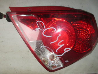 Фонарь задний правый Шевроле Авео Т200 Хэтчбек 96540269 96540267 - ДЕФЕКТ - трещина - C-349