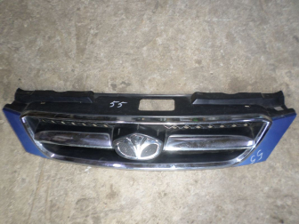 Решетка радиатора Дэу Лачетти 96545667 96545669 Хэтчбек знак Дэу - Синяя 55 - ДЕФЕКТ, - БУ