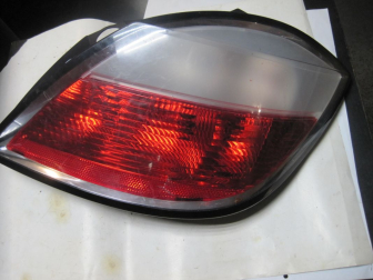 Фонарь правый задний 24451837 93190305 Опель Астра H Хэтчбек - есть ДЕФЕКТ - скол - VA-112 - БУ