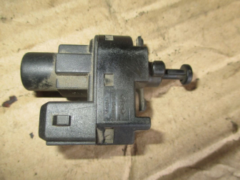 Датчик стоп-сигнала 93BB13480BC 1062670 Форд Фокус 1 - Черный, - БУ