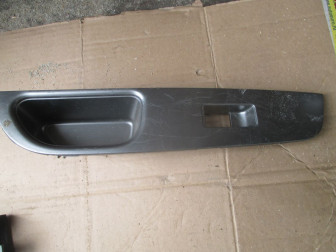 Накладка блока управления стеклоподъемником задней левой двери 82961EM31A Ниссан Тиида С11, - БУ