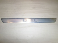 Накладка порога передняя 13267113, 0164070 Опель Астра J, Мерива Зафира внутренняя, - GM