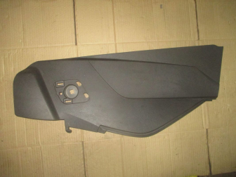 Накладка консоли подлокотника правая BM51A046B26ABW U51CE-LHD Форд Фокус 3 - Черная,- БУ