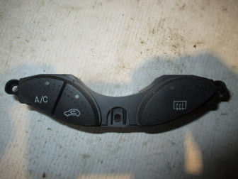 Кнопка обогрева заднего стекла и включения кондиционера Форд Фокус 1 YS4T19A945BA 1119673, - БУ