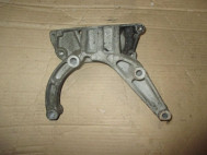 Кронштейн насоса ГУР и водяной помпы 97BB3K738AE 1023572 1036280 Форд Фокус 1 на 1,8-2 литра - БУ