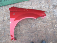 Крыло Шевроле Авео переднее правое Т200 96540888 - БУ Красное S6 вмятинка спереди