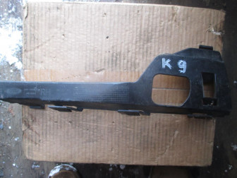 Кронштейн бампера переднего правый 1317799, 1335698, 4M5117E856AC Форд Фокус 2 под фарой нижний - БУ