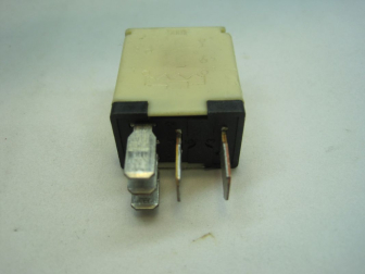 Реле F57B14B192AA Форд Фокус 1 - из блока предохранителей салона - Белое, - БУ