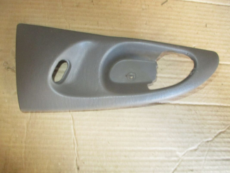 Накладка ручки двери задней левой 2M51F275A29AW YS4Z5423713DAC с электростеклопод Форд Фокус 1 - БУ