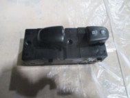 Кнопка стеклоподъемника 254111KA5A Ниссан Жук F15 с 10-14г- БУ