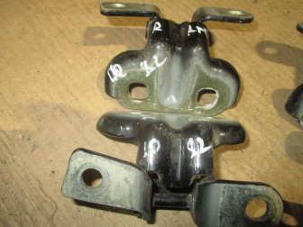 Петля двери 95493874 задней правой и передней правой верхняя Авео Т300 Седан и Хэтчбек, - БУ