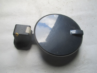 Лючок бензобака 13111597 5806058 93180838 Опель Астра H Хэтчбек 5 дверный - Темно-Серый, - БУ