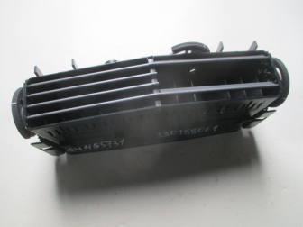 Сопло воздуховода торпеды центральное 24465731 Опель Астра H - ДЕФЕКТ - на запчасти, - БУ