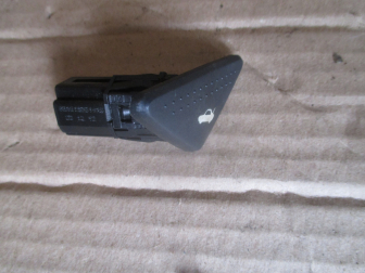 Кнопка открывания крышки багажника 98AG19B514AE 1115077 D3L0A Форд Фокус 1, - БУ