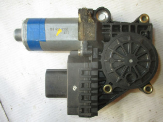 Мотор стеклоподъемника двери Форд Фокус 1 передней правой 1060724, YS4Z5423394GA 0130821757, - БУ