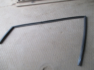 Уплотнитель стекла двери передней левой 80331EL00A Ниссан Тиида С11 Верса Хэтчбек 07-13г, - БУ