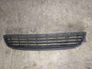 Решетка радиатора центральная 13124978 в бампер Опель Зафира B с 05 по 14г - ДЕФЕКТ трещина - БУ