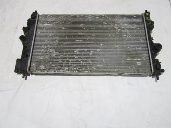 Радиатор охлаждения 16457019 52436589 Chevrolet Cruze Opel Astra J с 1,8 литра с МКПП 6 ст, - БУ