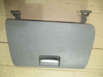 Крышка бардачка пассажирского 1493179 4M51A06024 C88RA Форд Фокус 2 -БЕЗ основания, - БУ