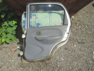 Дверь задняя правая Дэу Матиз 96562538 с молдингом - БУ в сборе Серебро DM85 - угол ржавый