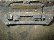 Скоба супорта тормозного переднего левого и правого 52022880 Шевроле Кобальт, Cobalt, -  БУ