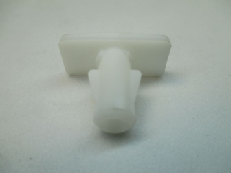 Клипса пистон 95964980 уплотнителя двери задней Шевроле Круз - 1 штука! - General Motors