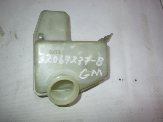 Бачок цилиндра тормозного Главного 93179180 93179179 32067277-B Опель Астра H GM - БЕЗ крышки - БУ