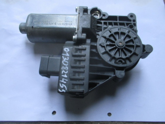 Мотор стеклоподъемника двери передней правой 13101481 0130821455 6207116 Опель Астра H, - БУ