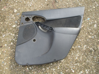 Облицовка двери Форд Фокус 1 задней правой Седан, Хэтчбек 1333381, 1102411 механика, - БУ