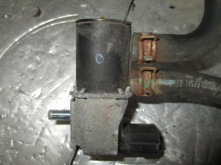 Клапан вентиляции паров топлива 149301KC0A Ниссан Жук Микра Верса на 1 ...