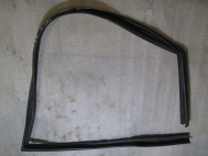 Уплотнитель стекла двери передней правой 80330EL00A 352J-YA1-R21 Ниссан Тиида С11 Хэтчбек 07-13 - БУ