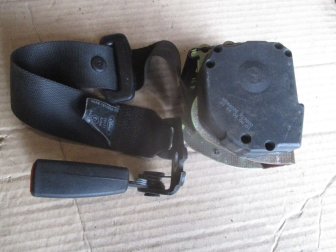 Ремень безопасности Форд Фокус 1 задний центральный 98ABF611B08BB, 1113383, 1477581 - БУ