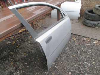 Дверь передняя Шевроле Авео Т200 правая 96585328 Х/Б, Седан - БУ в Сборе Серебро L137вмятина