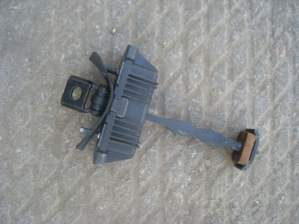 Ограничитель дверей задних LR006290, LR001600 Ленд Ровер Фрилендер 2 с 2007 по 2014 года, - БУ