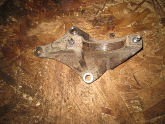 Кронштейн приводного вала Форд Фокус 1 3S413K305CA 2,0 литра 16V, - БУ