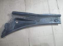 Панель под лобовым стеклом Форд Фокус 1 - Жабо левое 1136384 1M51A02217AB 98ABA02217 - F-1, - БУ 