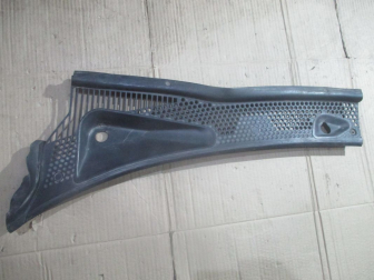 Панель под лобовым стеклом Форд Фокус 1 - Жабо левое 1136384 1M51A02217AB 98ABA02217 - F-1, - БУ