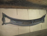 Панель под лобовым стеклом средняя 1686784 8A61A02216AE Форд Фиеста с 2012 по 2017г -ДЕФЕКТ - БУ