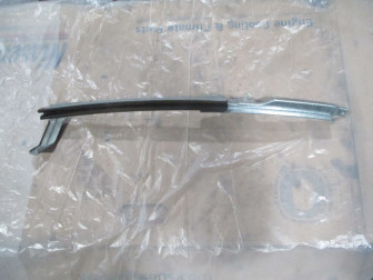 Направляющая стекла двери 823841KK0A задняя задней правой Ниссан Жук F15 с 10 по 14г - БУ