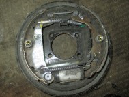 Щиток тормозной задний левый 94553902, 95490440, 21260485 Шевроле Авео Т300 Кобальт 14 дюм, - БУ